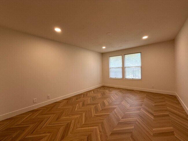 Building Photo - Beautifully Updated Home in Holladay