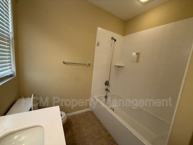 Building Photo - 105 Gemstone