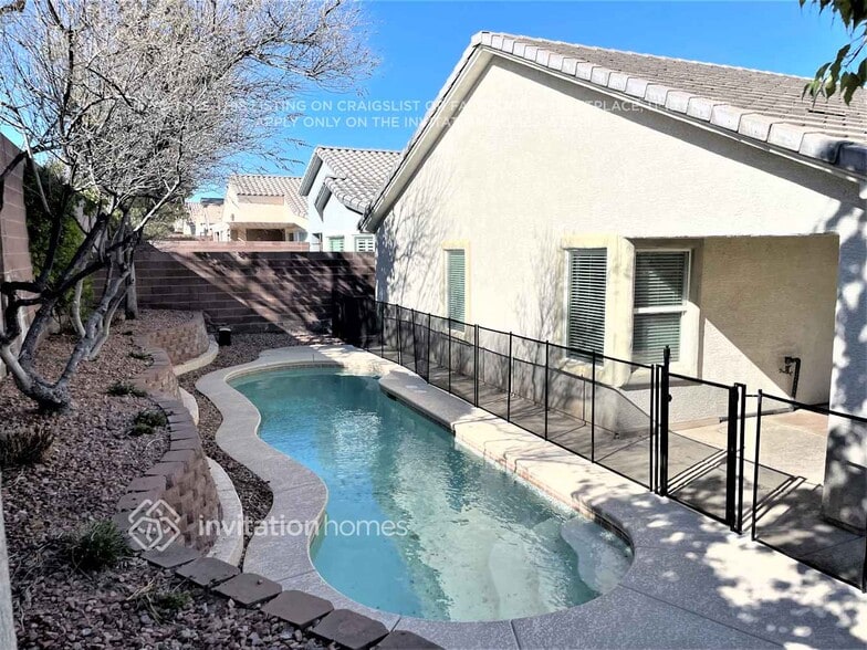 Building Photo - 2687 Thornview St