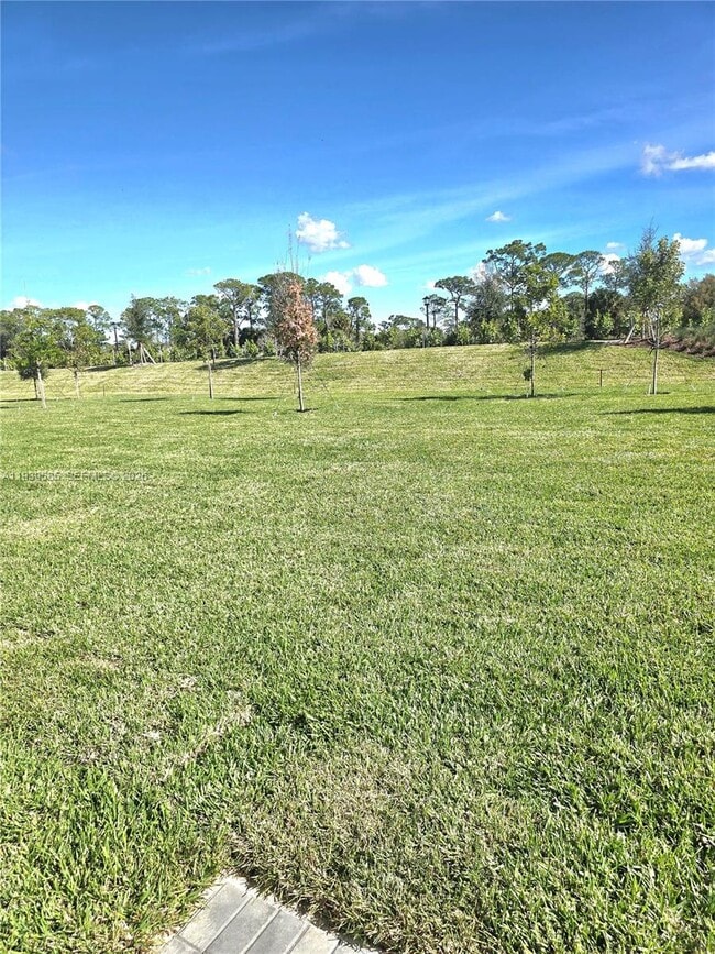 Building Photo - 5917 Sweetwood Dr