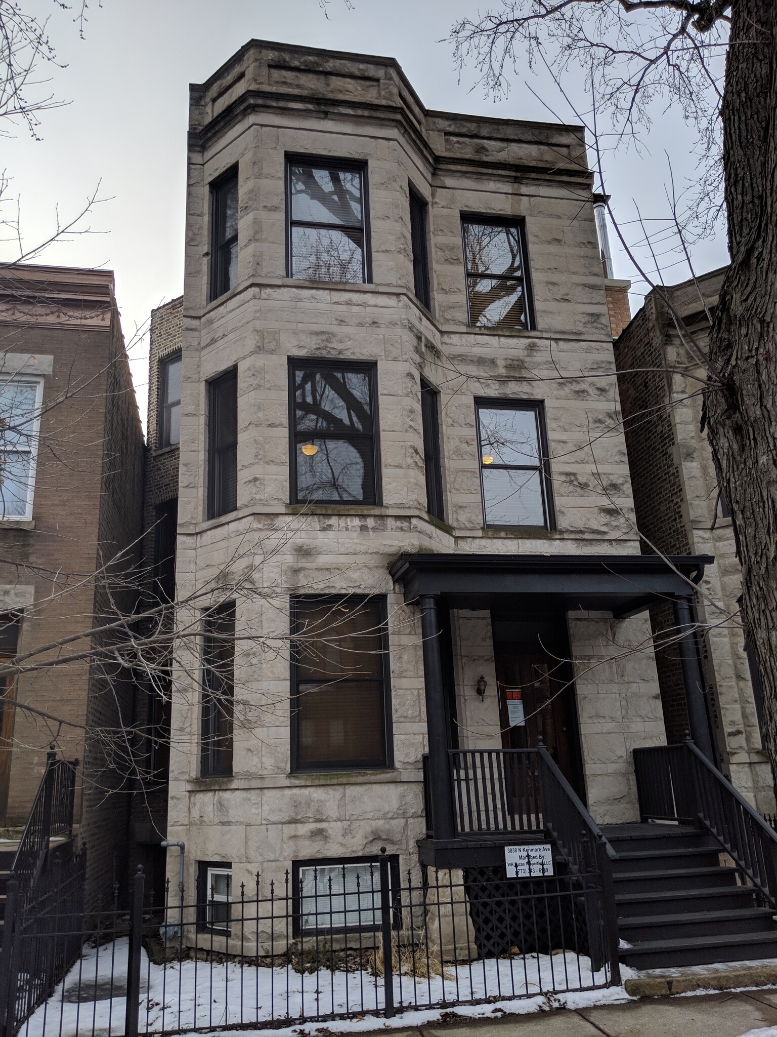Building Photo - 3838 N Kenmore Ave