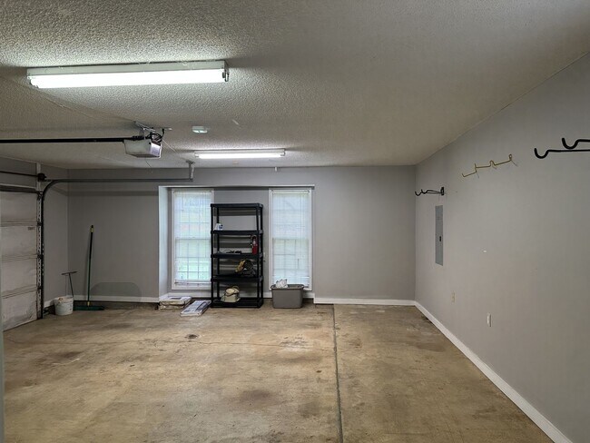 Building Photo - Gorgeous Home on the Lake in Lakeland!!