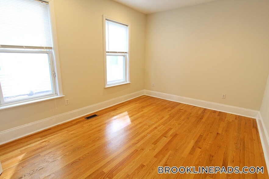 Building Photo - 25 Aspinwall Ave