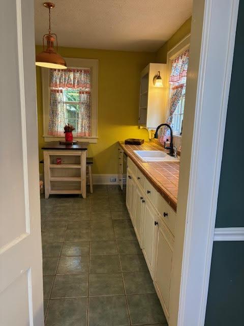 Building Photo - 613 S York St