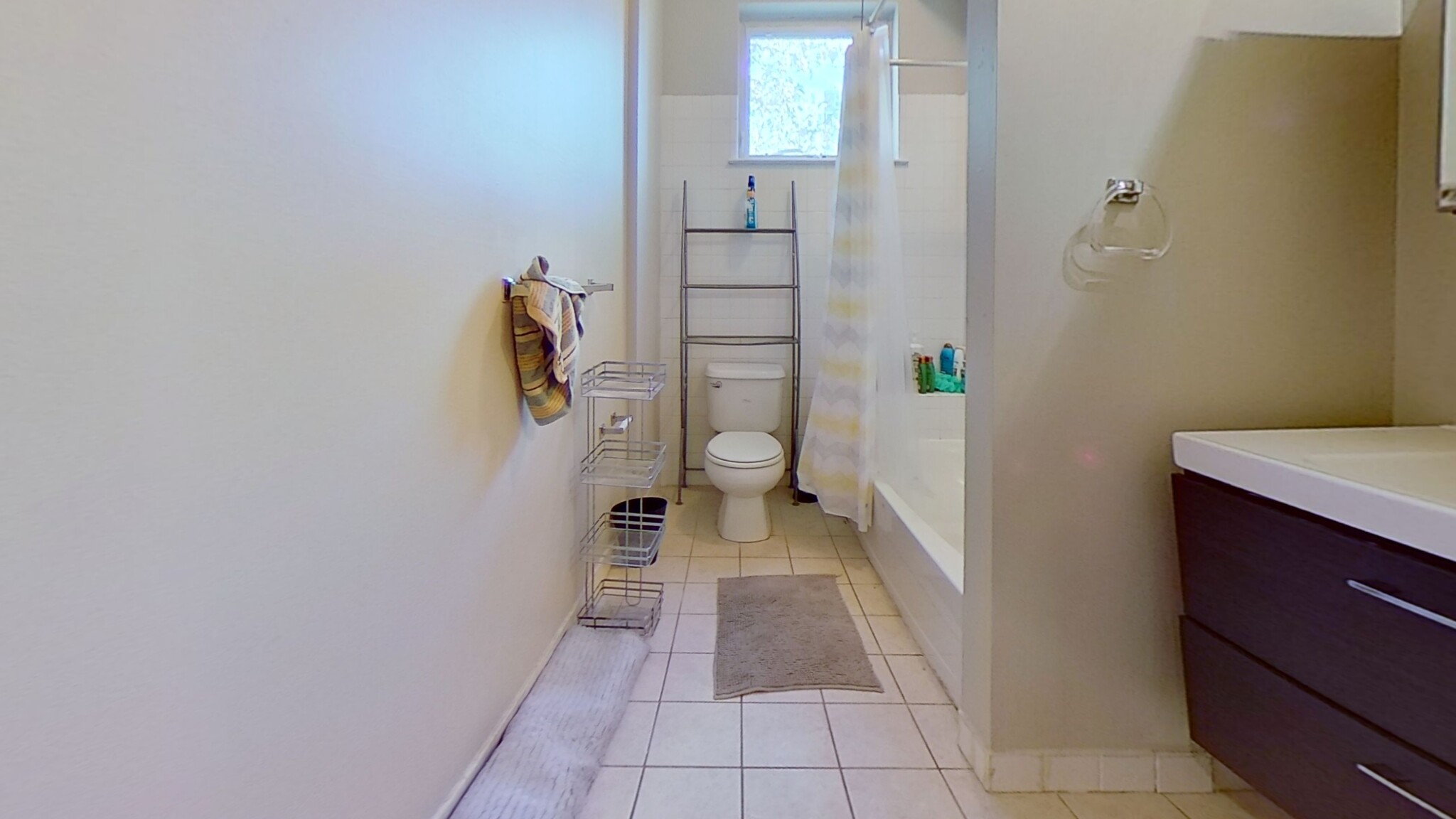 Full bathroom - 1613 N Sydenham St