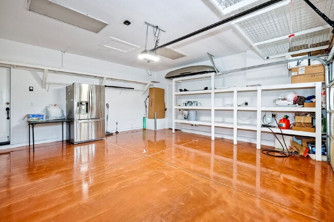 Building Photo - Furnished Rental Available