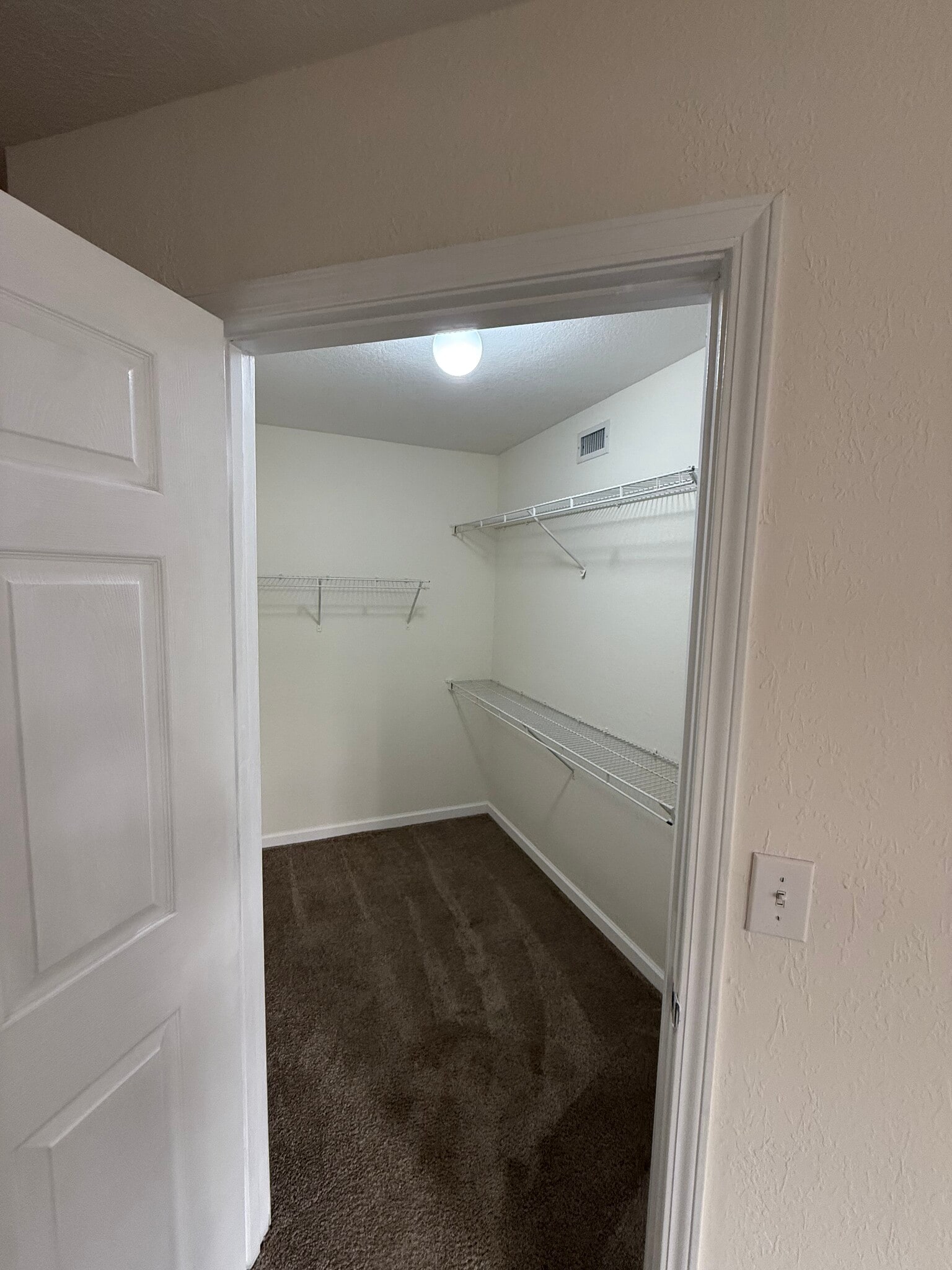 Master Bed Walkin Closet - 10075 Gate Pky N