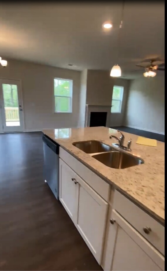 Building Photo - 201 Valimar Dr