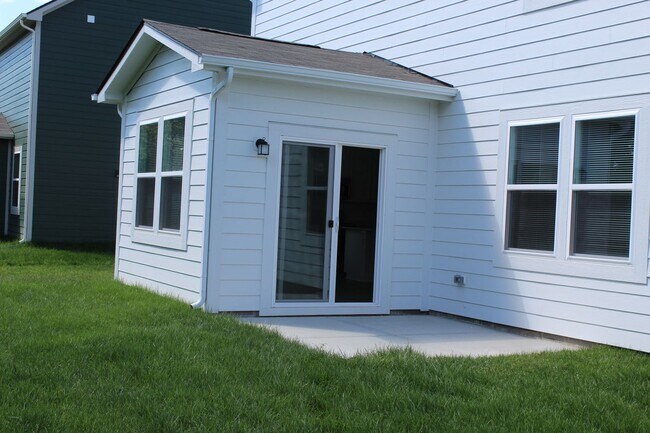 Building Photo - Available Now! Brand New 5 BR Lennar Home ...