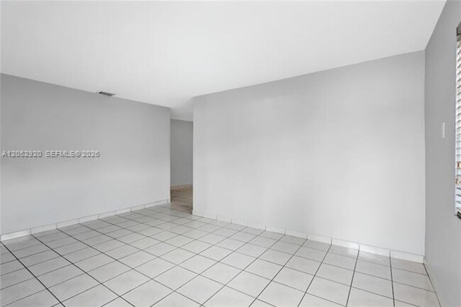 Building Photo - 2476 SW 17th St