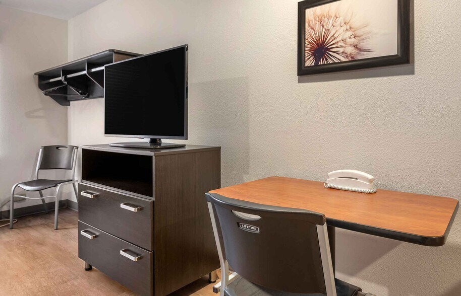Building Photo - Furnished Studio-Indianapolis - West