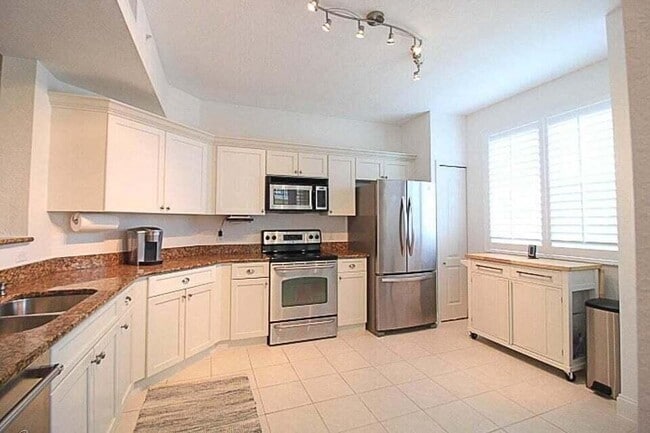 Building Photo - 11018 Legacy Dr