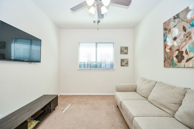 Building Photo - 5619 Drumlin Field Way
