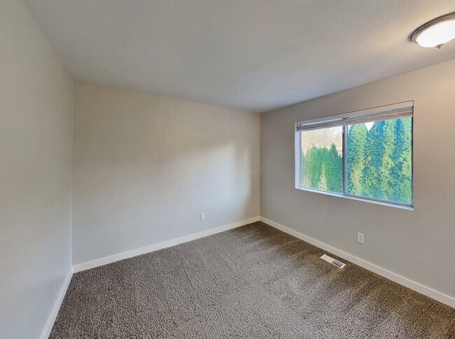 Building Photo - 6406 86th St Ct E