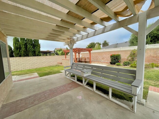 Building Photo - 1951 Devonshire Dr