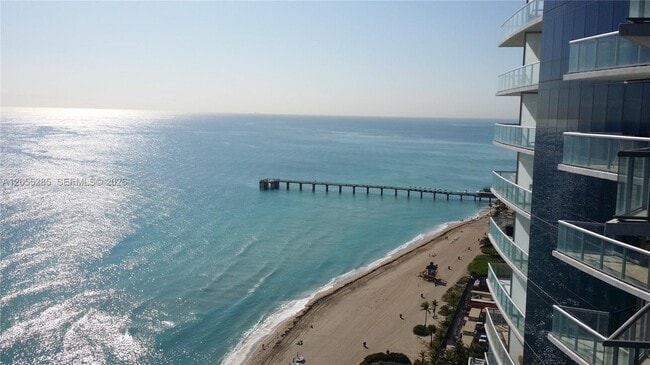 Building Photo - 17121 Collins Ave