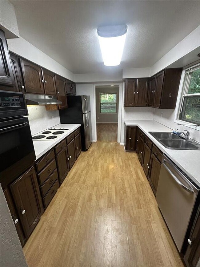 Building Photo - Three Bedroom House for Rent with Large Yard