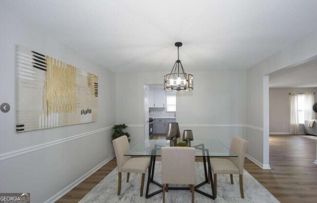 Building Photo - 833 Oakview Trce