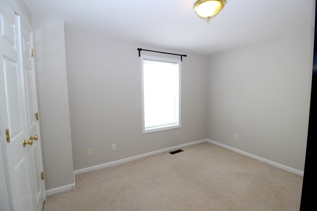 Building Photo - 67 Scofield Ave