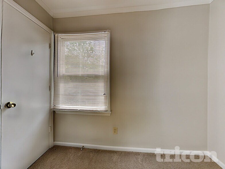 Building Photo - 2820 Royal Ridge Ln