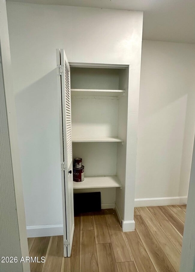 Building Photo - 3125 E Oak St