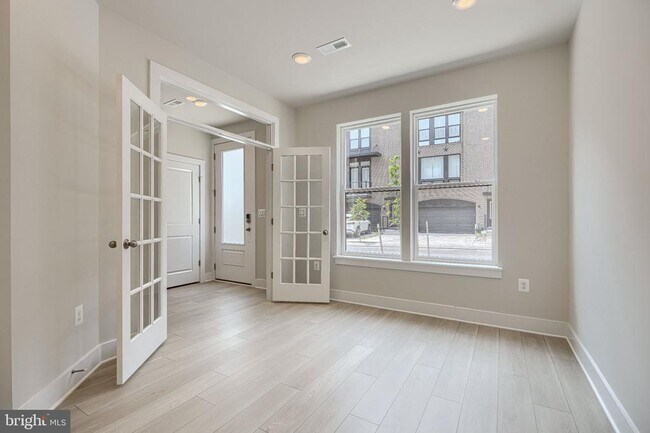 Building Photo - 2705 Ferry Bar Dr