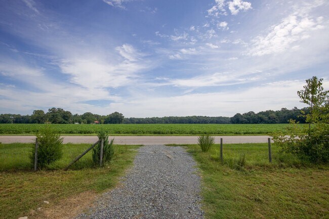 Building Photo - "Charming 3-Bedroom Home with 2 Full Bathrooms in Vass, NC - Spacious and Comfortable Country Liv...