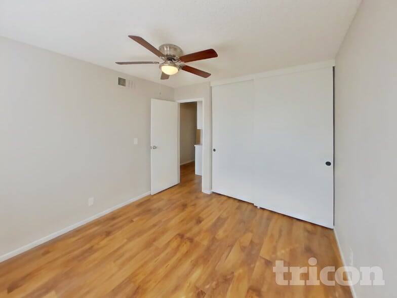 Building Photo - 4078 Deerfield Ave