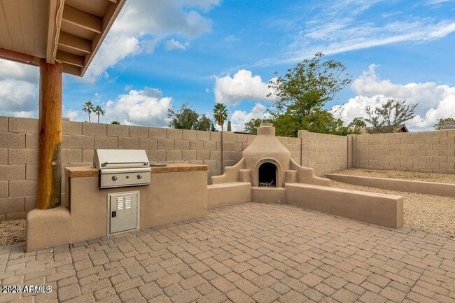 Building Photo - 6808 E Sandra Terrace