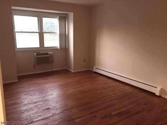 Building Photo - 28 Deanna Dr