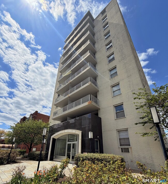 Building Photo - 30 Glenbrook Rd