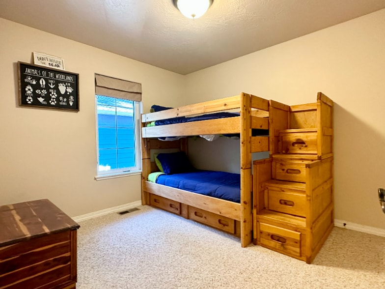 Building Photo - 12 River Falls Dr