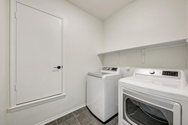 Building Photo - 18600 Golden Eagle Way