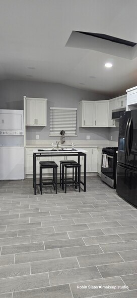 Building Photo - 4159 La Salle Ave