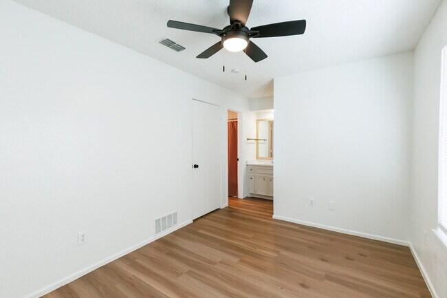 Building Photo - Newly Remodeled Modern 2 bedroom with a garage