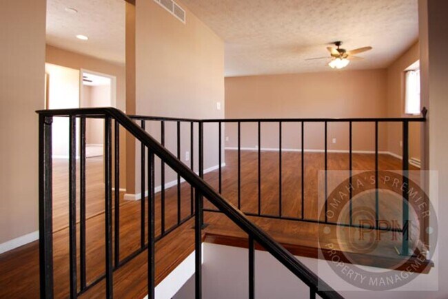 Building Photo - Charming 6 Bed 2 Bath Home Near the Offutt