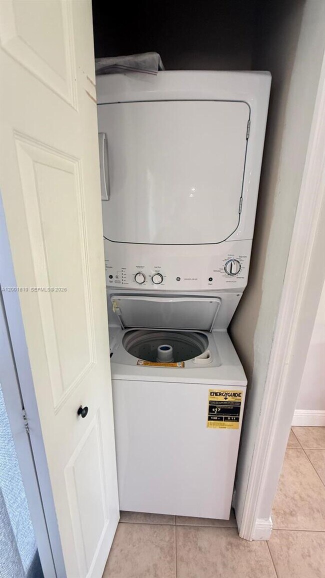 Building Photo - 8820 SW 43rd Terrace