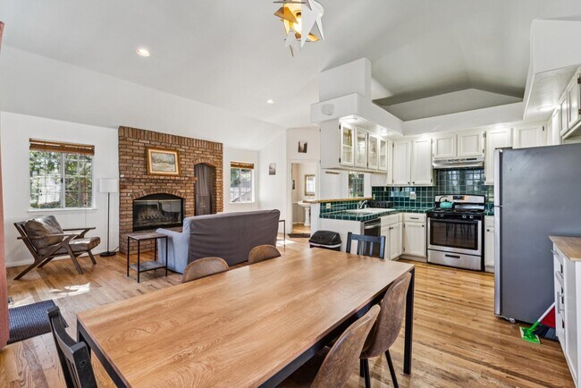 Building Photo - 1219 Scenic Way