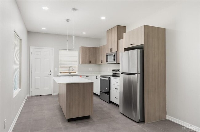 Building Photo - 9 Frio Ave