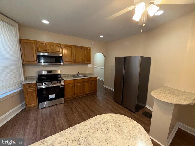 Building Photo - 5437 Christian St