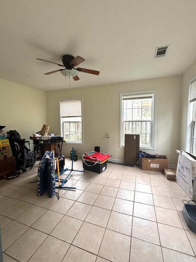 Building Photo - 398 Beryl Dr