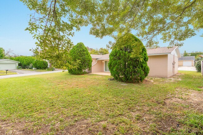 Building Photo - 3 Bedroom, 2 Bath Home in Ormond Beach – Lawn Care Included!
