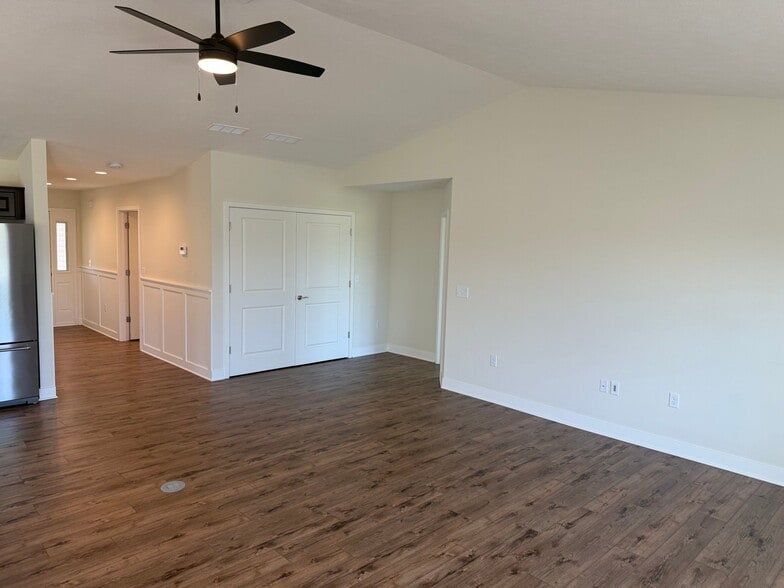 Building Photo - 7547 Marsh Hawk Dr
