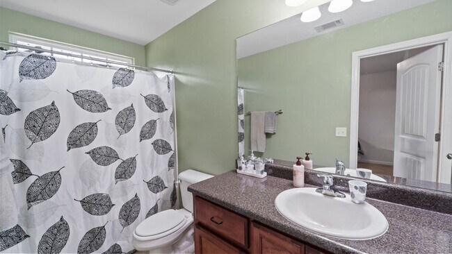 Building Photo - Spacious 3BR Home with Fenced Yard Near Ft. Stewart