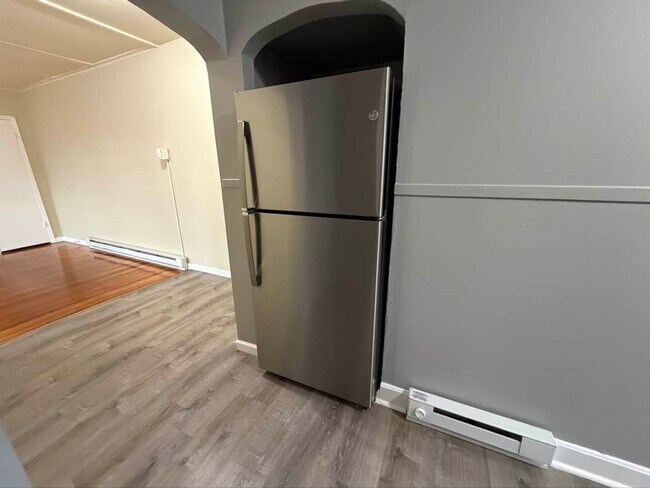 Building Photo - Gorgeous 1-bedroom, First floor! Apartment in quiet Pittsfield Street