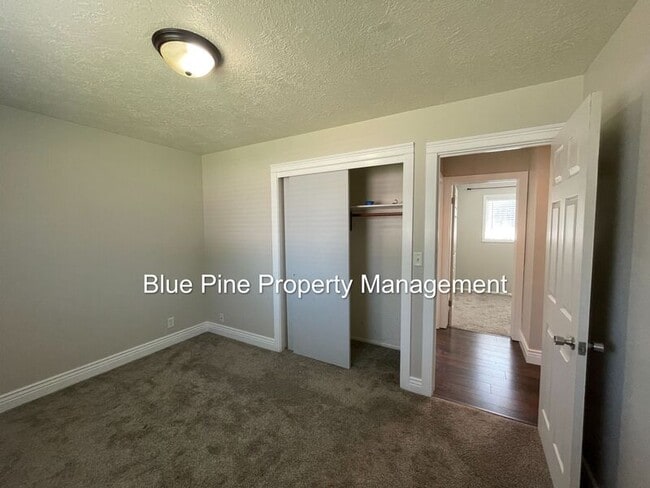 Building Photo - 740 Terrace Dr