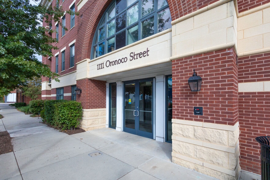 Entrance - 1111 Oronoco St