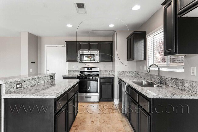 Building Photo - Large 4 Bed/3 Bath Home with an Incredible View!