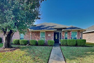 Building Photo - Contemporary 3-Bedroom Gem with Open-Plan Design
