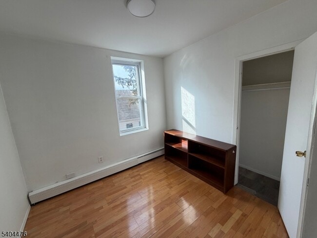 Building Photo - 114 Center St